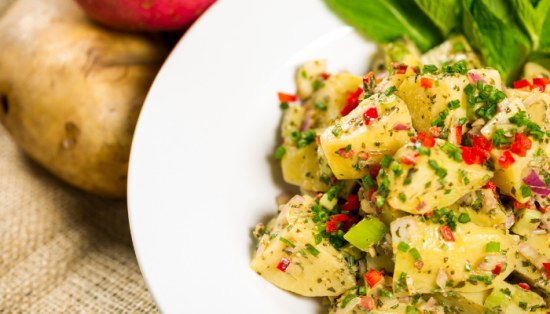 Leia mais sobre o artigo Salada De Batata Vermelha, Aspargos e Alcachofra | Faça agora